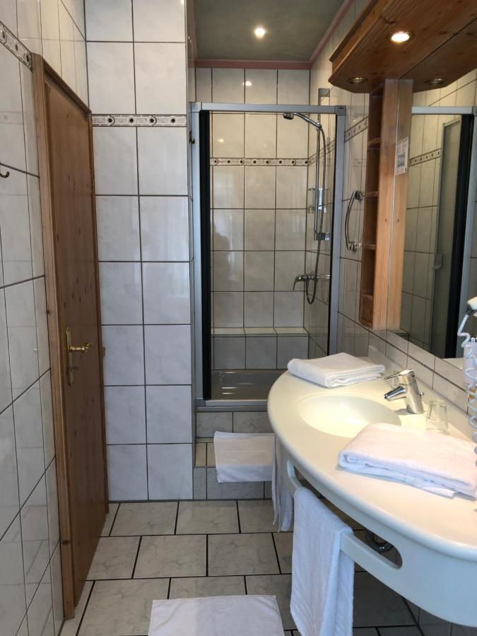 בוכום Hotel Restaurant Zum Neuling מראה חיצוני תמונה